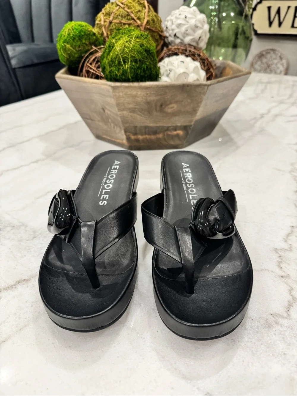 AEROSOLES Black Platform Buckle Thong Sandals